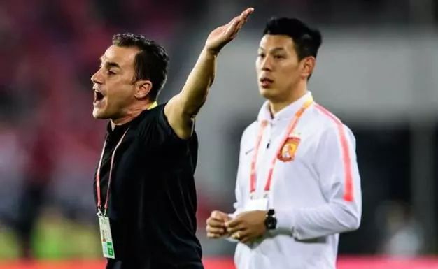  摩纳哥主帅因战绩不佳下课，名宿暂代帅位  